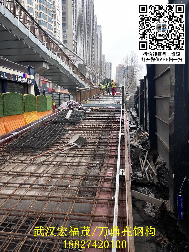 梯步現(xiàn)場(chǎng)施工安裝.jpg